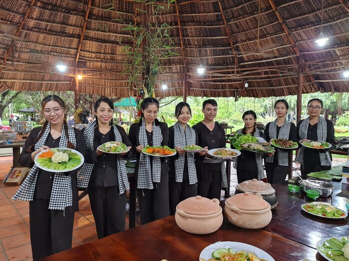 Thưởng thức các món ngon miền Nam hấp dẫn tại khu du lịch Bò Cạp Vàng 