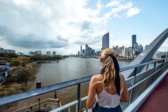 Kinh nghiệm du lịch thành phố Brisbane Úc khuyên bạn nên mặc quần áo nhẹ nhàng và mang theo áo len