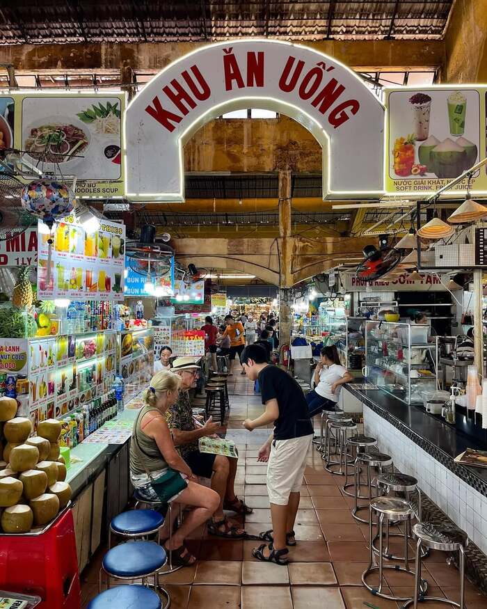 Kinh nghiệm mua sắm chợ Bến Thành TP HCM - Khám phá khu ẩm thực