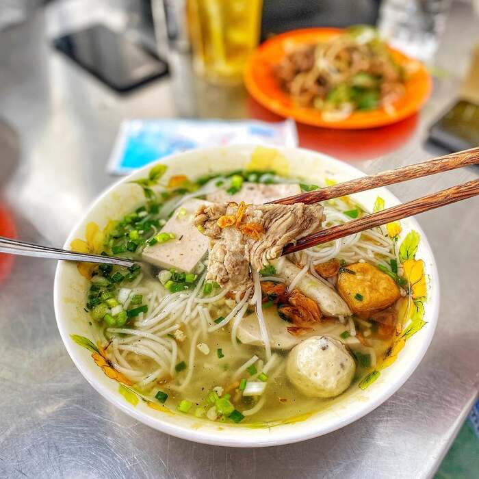 Kinh nghiệm mua sắm chợ Bến Thành TP HCM - Khám phá khu ẩm thực