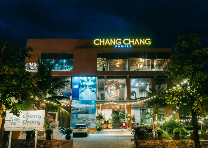 Chang Chang - quán lẩu ngon tại Phong Nha - Kẻ Bàng, Quảng Bình nổi bật với không gian 3 tầng rỗng rãi.