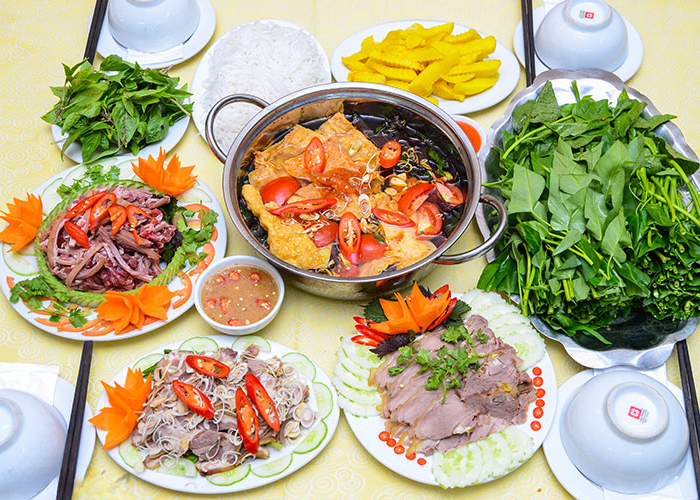 Các món ăn từ dê, đặc biệt là lẩu dê là nét đặc trưng cua nhà hàng Lẩu dê Quang - một trong những quán lẩu ngon tại Tam Cốc - Bích Động Ninh Bình