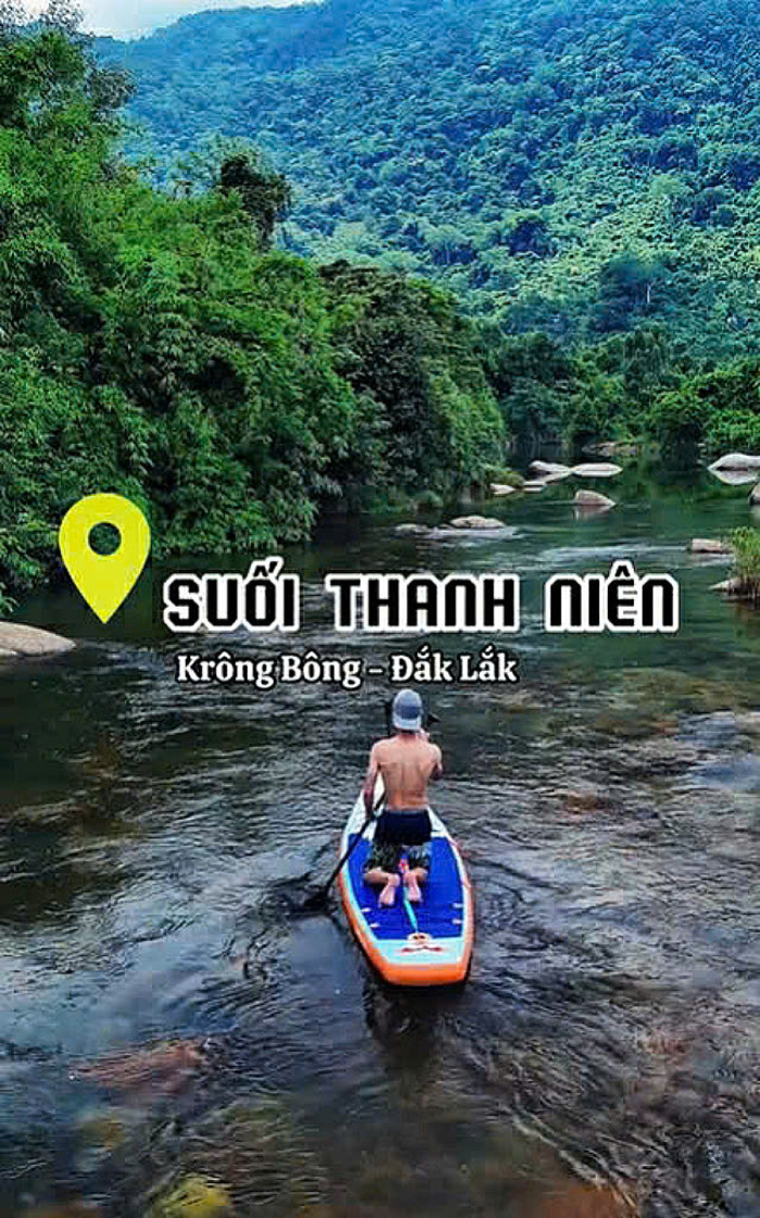 chèo SUP tại suối Thanh Niên Đắk Lắk