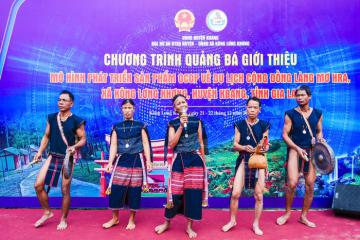 Tham gia các hoạt động quảng bá văn hóa rộn ràng tại làng du lịch cộng đồng Mơ Hra Đáp