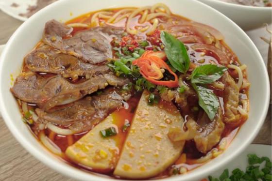Khám phá 9 quán bún bò ngon ở Nha Trang đậm đà hương vị Huế