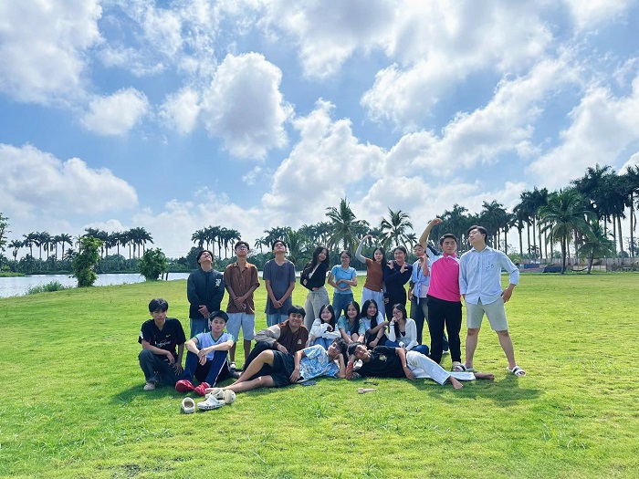 Lịch trình du lịch Cồn Sơn Cần Thơ có bãi cỏ rộng thênh thang, thích hợp team building