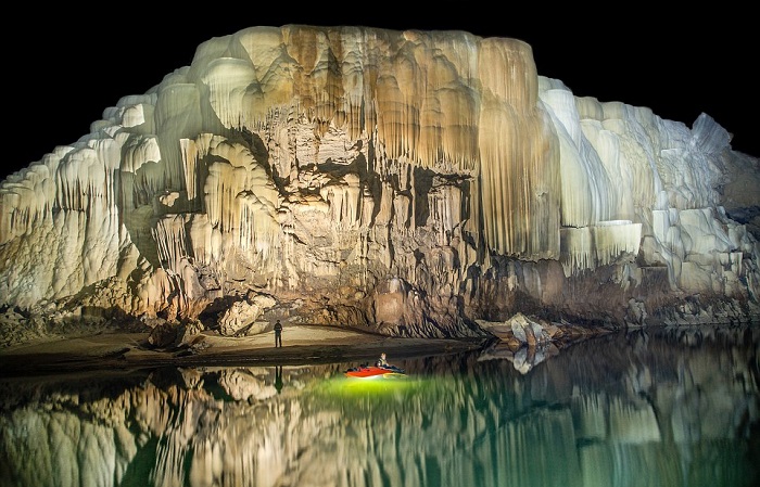 Bạn nên chọn tour khi thăm quan hang Xe Bang Fai Lào