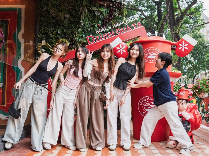 Với vị trị ngay bên hông, đây là quán cafe view Nhà thờ Đức Bà Sài Gòn