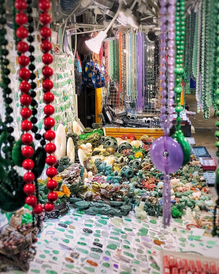 Jade Market là một trong những khu chợ đêm tại Hồng Kông hấp dẫn du khách
