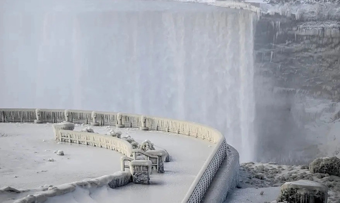 Du lịch Canada mùa đông - Chiêm ngưỡng các hồ, thác đóng băng