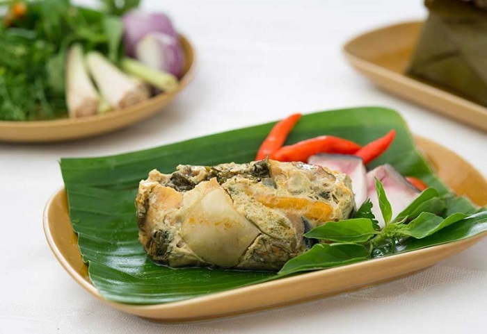 Du lịch Lào - đặc sản cá hấp lá chuối