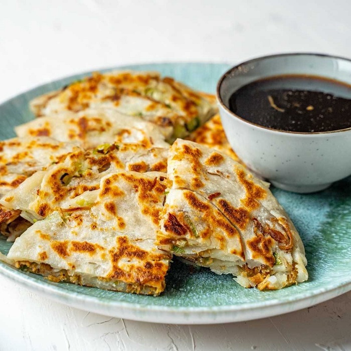 Bánh hành lá là món ăn ngon phải thử ở Thượng Hải mà bạn không được bỏ qua