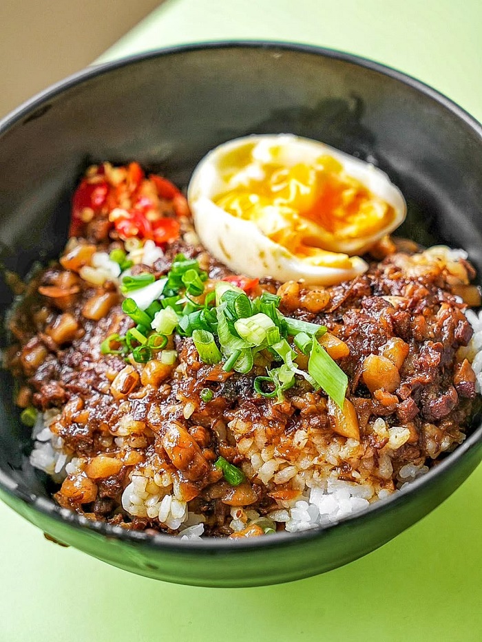 Cơm thịt heo rim là món ăn ngon phải thử tại Đài Loan thường ăn trong bữa cơm hàng ngày