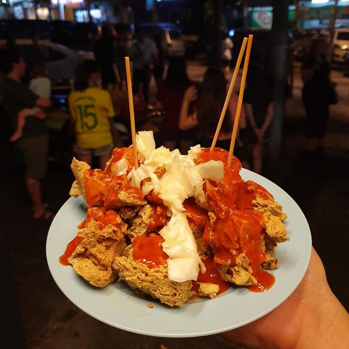 Đậu hũ thối là món ăn ngon phải thử tại Đài Loan có bán ở khắp các chợ đêm