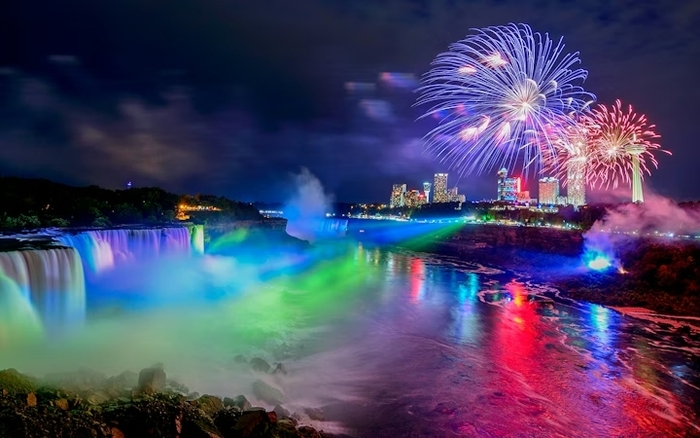 Các phong tục đón năm mới ở Canada thú vị - Tổ chức các lễ hội địa phương