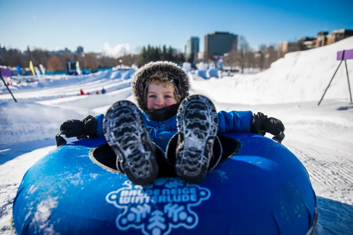 Các phong tục đón năm mới ở Canada thú vị - Tổ chức các lễ hội địa phương