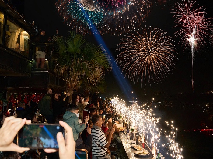 Bỏ túi kinh nghiệm tới quán cafe xem pháo hoa Countdown tại Hà Nội