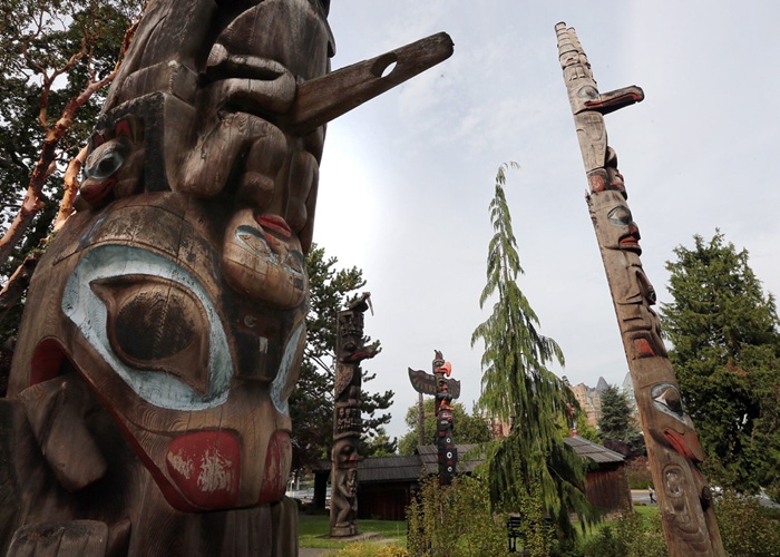 Cột Totem là tác phẩm nghệ thuật độc đáo ở công viên Beacon Hill Canada - Ảnh: Times Colonist