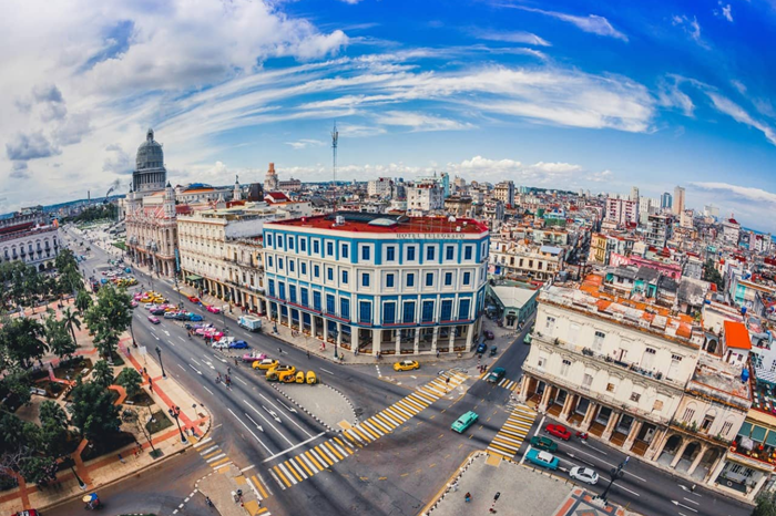 Thủ đô Havana là điểm du lịch nổi tiếng ở Cuba, du khách nhất định ghé thăm - Ảnh: Viettravel
