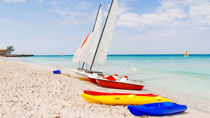Đến với Varadero đừng quên trải nghiệm các hoạt động thú vị như chèo thuyền kayak, lặn ngắm san hô - Ảnh: Kayak