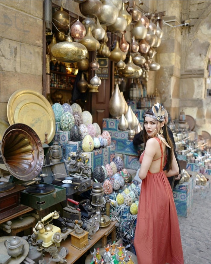 Mua sắm ở chợ Kan AI-Khalili Bazaar - Ảnh: Lữ Hành Việt Nam